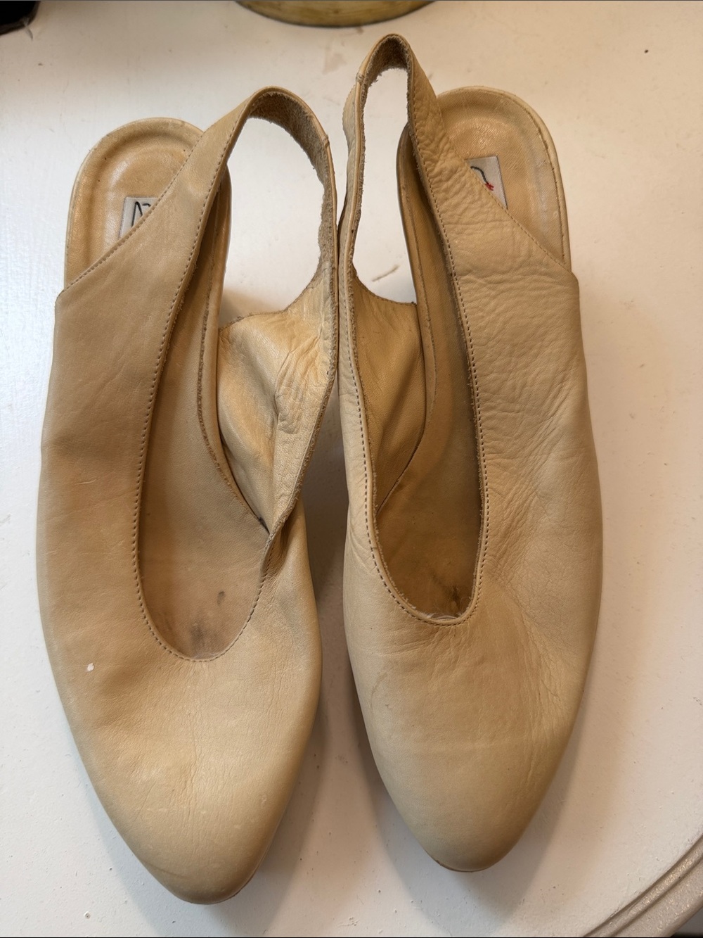 Charles David Beige Leather Slingback heels